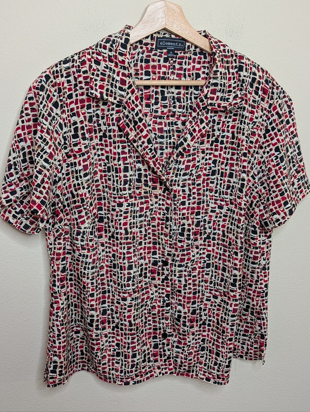 Elementz Abstract Print Button-Up Blouse 1X Short Sleeve Red Black Cream